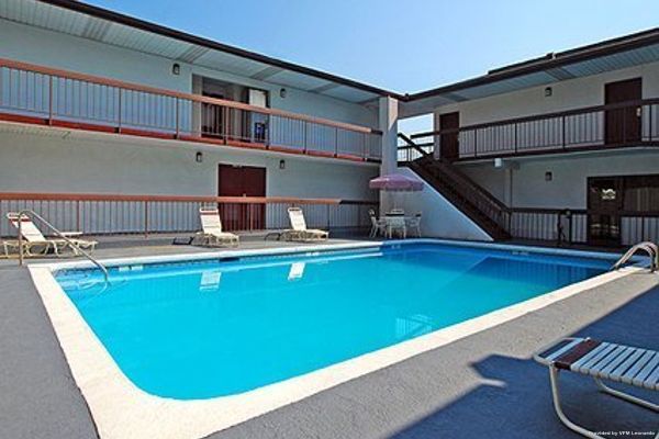 Econo Lodge Inn & Suites (Newberry)